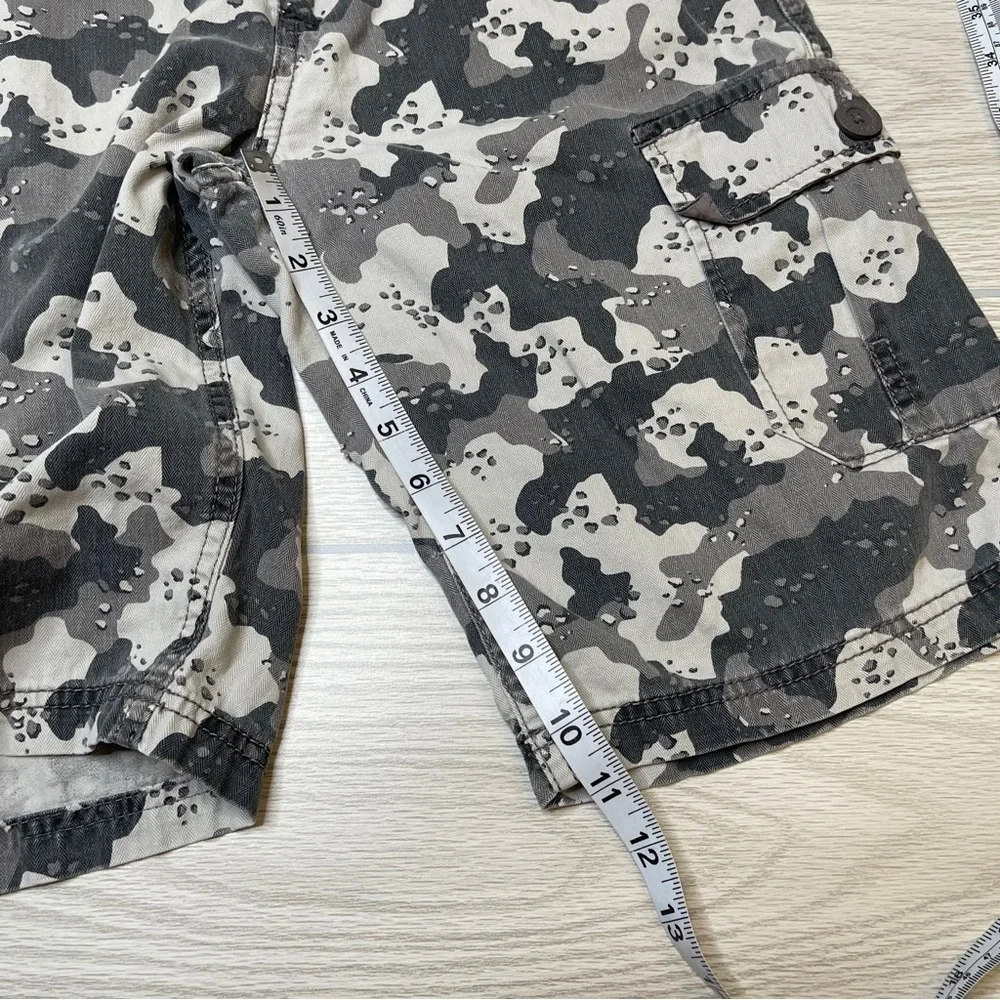 Levi’s Gray Camo Cargo Shorts Boy’s Size 14 Regular